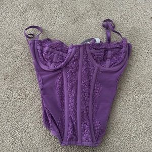 Very cute urban outfitters corset!!!